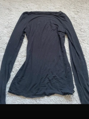 Intimissimi tröja - säljer min intimissimi tröja❣️❣️den är använd typ 3 gånger så den är i nyskick, i storlek S❣️