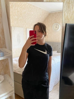 Nike träningströja - Svart tränings T-shirt från Nike