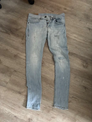 Dondup jeans - Säljer nu mina fina dundap jeans på grund av att dem inte passar mig längre. Hör av er vid intresse!