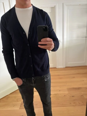 Cardigan  - Säljer denna cardigan från Selected. Få användningar. Nypris ca 499kr. Inga defekter, hör av er vid frågor!