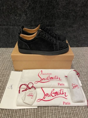 Christian Louboutin skor  - Hej, säljer nu dessa svin snygga Loubs skor. Skorna är i extremt bra skick!  Begränsat antal boxar och dustbag. Hör av dig vid frågor. 