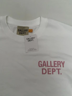 Gallary dept Tee Size S - Säljer en riktigt snygg gallary dept T-shirt i size S