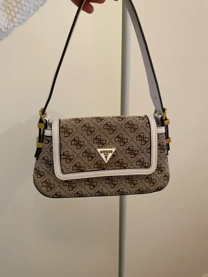 Väska  - Använt några gånger väldigt fin