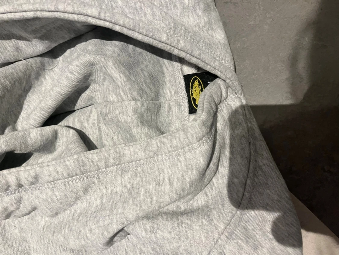 Grå hoodie med tryck framtill - 3