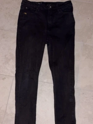 Tiger of Sweden jeans - Tiger of Sweden jeans! Nypris=1299 säljs för=350 skick=8/10 storlek=28 Tveka ej på att höra av dig vid frågor eller funderingar!