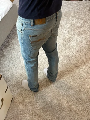 Nudie jeans Grim Tim  - Nudie Jeans | skick 9/10 inga större defekter | Storlek 32/32 | Pris - 599kr | Modellen är ca 180cm lång | Hör av dig vid minsta fråga eller fundering!!