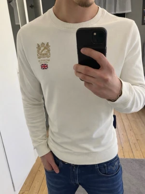 Tröja från Morris - Säljer denna snygga tröja då den inte kommer till användning. Sparsamt använd! Passar nog bäst S men är M i storlek. Skulle gissa att denna såldes för ca 599 när den väl såldes. Har du fler frågor eller vill ha fler bilder hör bara av dig! 