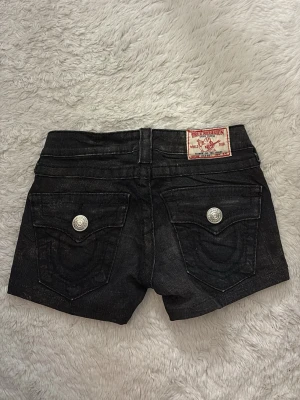  True Religion lågmidjade shorts  - Snygga lowrise shorts. Passar storlek XXS-XS