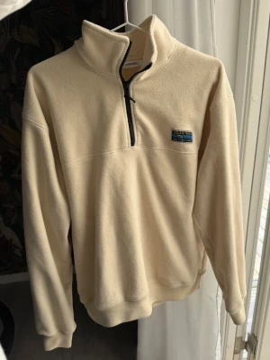 Zip tröja - Säljer denna zip fleece tröja från Junkyard i storlek XS, mer som en S skulle jag säga😇 Fint skick 