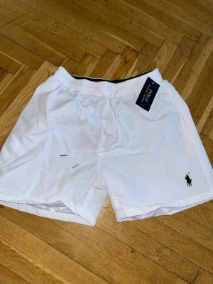 Vita badbyxor från Polo Ralph Lauren - Vita Polo Ralph Lauren badbyxor