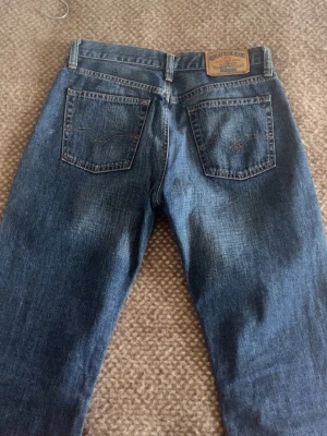 Blå bootcut jeans från Replay - Säljer ett par jätte snygga lågmidjade jeans ifrån replay, säljer pga att dom är för små. Hör gärna av vid intresse💞💞💞