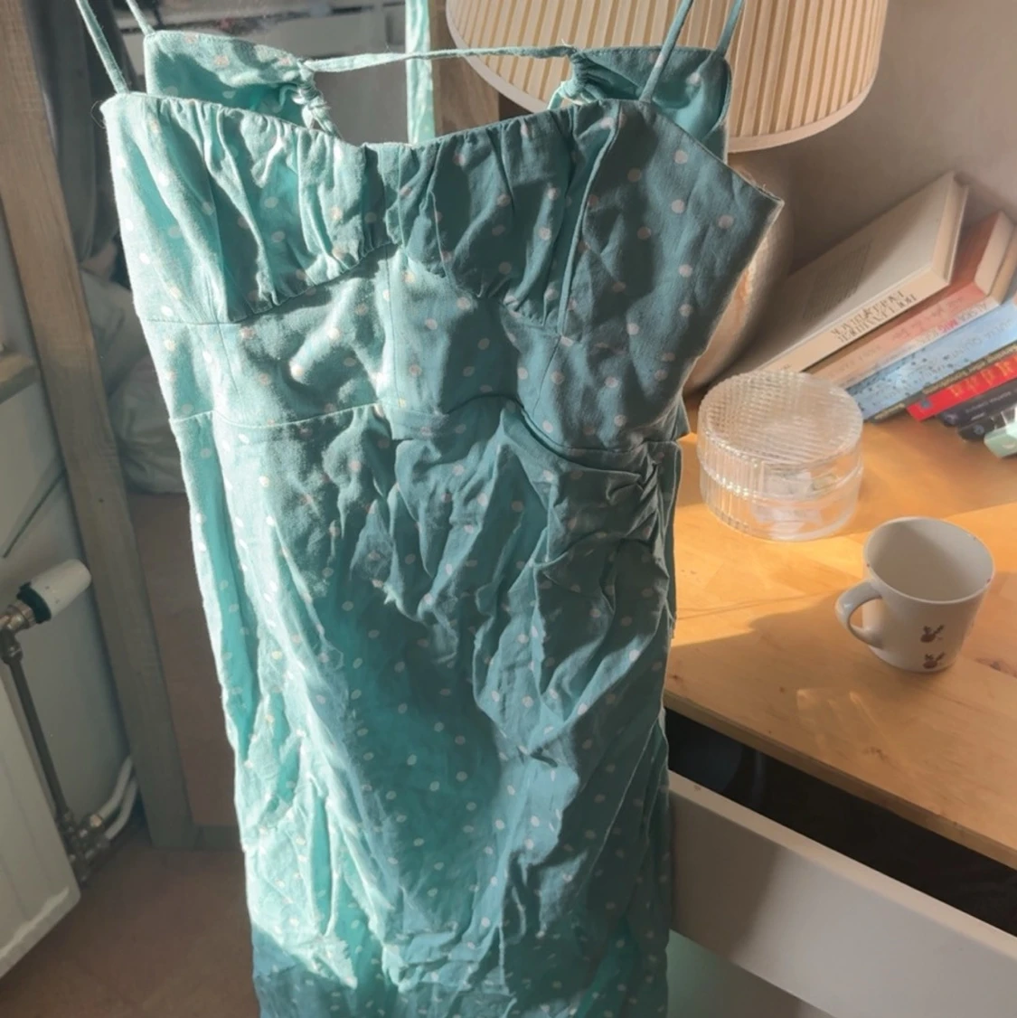 Prickig klänning  - 3