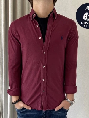 RALPH LAUREN SKJORTA - NYSKICK  - Tja. Säljer denna Ralph Lauren skjortan i featherweight mesh. Riktigt fint skick, inga tecken på användning. Tveka inte på att ställa frågor! 🤩