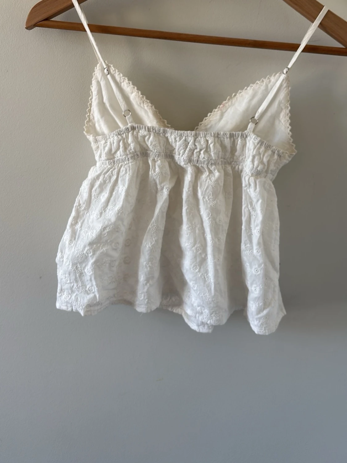 Vit broderad linnetopp med spets - 1