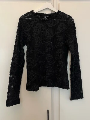 Tröja - Super fin tröja ifrån Nelly i storlek M. Endast använd en gång därav bra skick 🌸