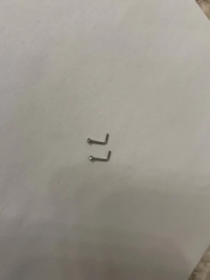 Näspiercing stainless steel - Helt nya 