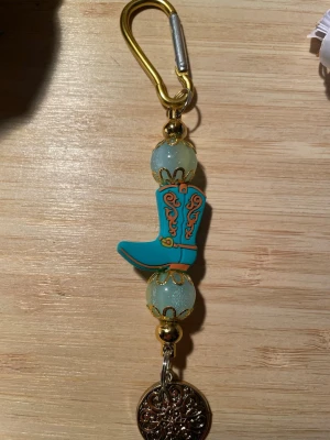 Handgjort cowboy bohemisk nyckelring  - Handgjort av mig 