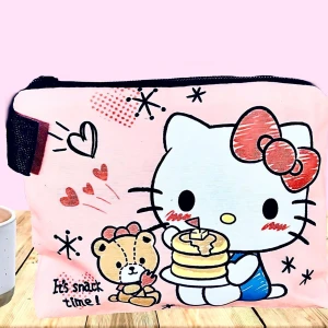 Söt liten necessär med Hello Kitty-motiv! - Söt liten necessär i canvas med Hello Kitty-motiv. Mått: 10 x 15 cm. Oanvänd. 