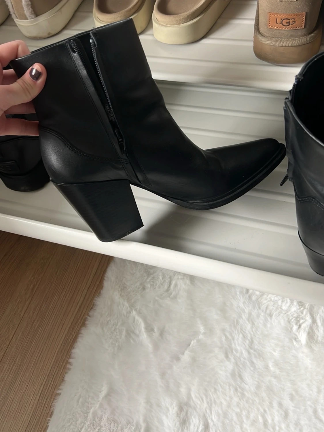 Svarta stövletter med klack