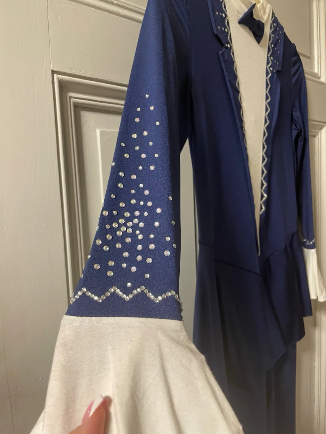 Blå och vit maskeradkostym med paljetter - 1