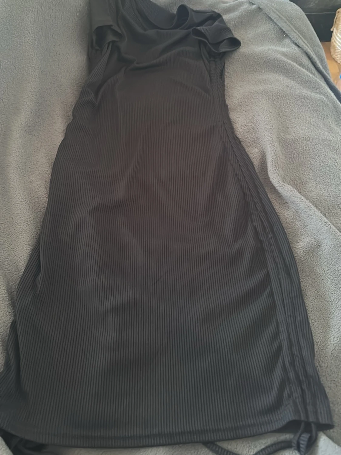 Svart ribbad midiklänning