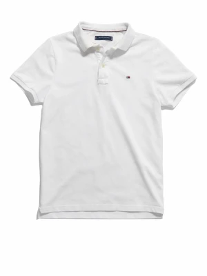 Vit pikétröja från Tommy Hilfiger - Klassisk vit pikétröja från Tommy Hilfiger med liten broderad logga på bröstet. Tröjan har korta ärmar, krage och knappar framtill. Storlek M. Nypris runt 500-600kr..