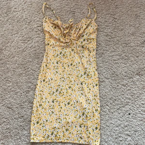 Blommig klänning - Använt 1 gång! Från Shein storlek S!😌😌