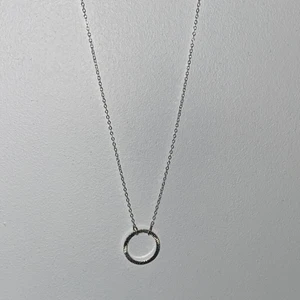 Halsband - Fint halsband med ring 