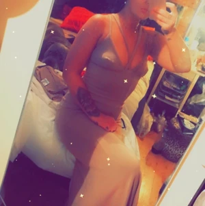 Rebecka Stella klänning strl M - Säljer nu min älskade Rebecka Stella klänning!  Bilderna är inte riktigt rättvisa den har en fantastisk form och lyfter upp dina kvinnliga former.