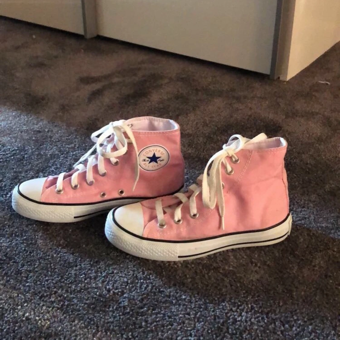 Rosa converse