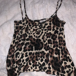 Sommartopp  - Snygg sommartopp som är använd bara ett fåtal gånger.