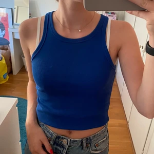 Topp - Topp i så fin färg!💙 Används några gånger men inte längre, på första bilen är den uppvikt