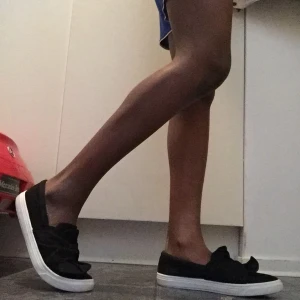 Svart/vit - Helt nya och i bra sick bra till sommaren och på fester vi pratar om priset kontakta mig bara svarar inom 1 timme lovar