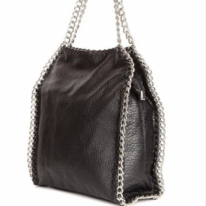 Stella McCartney liknade väska - Sjukt fin väska som tyvärr inte kommer till andvändning längre, små defekter inuti  men inget man tänker på 