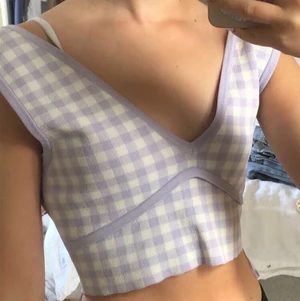 Tröja från zara - Tröja från Zara i storlek M. Den är knappt använd och är i bra skick. Säljer för 150kr ink frakt💖