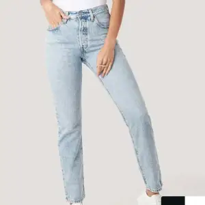 Hej! Säljer mina Levis 501 jeans jag använt 2 gånger. Jag gillar inte passformen så därför vill jag inte behålla dem. Som nya! Köpte på Nakd. Ord pris 1099