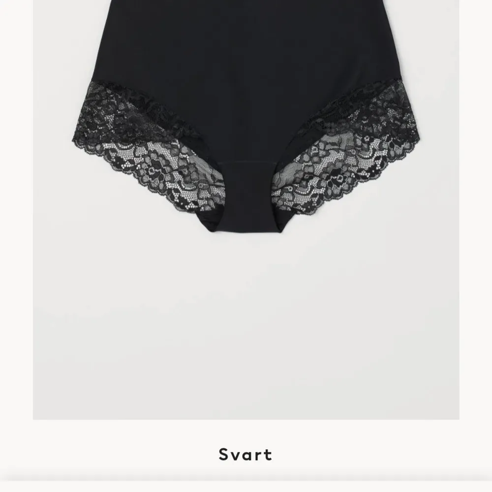 Firm Shape Briefs/ Lingerie från H&M. Storlek: M Färg: Svart Skick: NY -OANVÄND- ETTIKET SAMT KVITTO KVAR! *Slutsåld* •För produkt information se bilder. (+frakt). Övrigt.