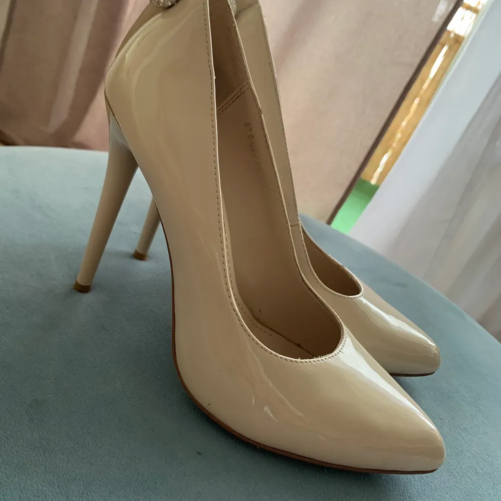 Nude high heels. Size 37.5-38. Skor.