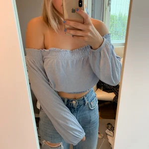 Topp - Supersöt ljusblå topp. Jag har storlek S men den passar nog även M lika bra. 💙💙