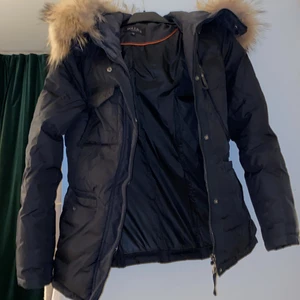 Vinter jacka - En Hollister vinter jacka i storlek S, använd ett fåtal gånger. Köpt för 4500 kr för 2 år sedan. 