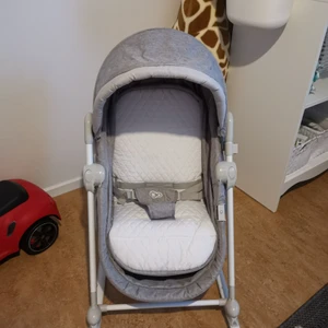 Babysitter - Men säljer min babysitter från jollyroom som man kan göra till en vagga för 700:- ordinarie pris är 1099:-  Aldrig använd, bara uppfälld. Nu är min bebis förstor för den så den tar bara plats. 