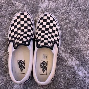 Vans storlek 39 - Andvända högst 3 gånger köpta förra året, nyskick 