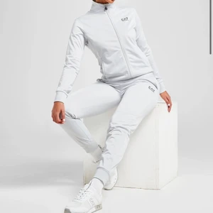 Ea7 tracksuit - Storlek M men passar mer Som en S 