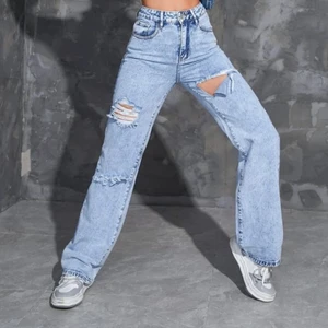 Skit snygga slitna jeans  - Dessa är såsåså fina men kommer ej till använding skriv vid intresse och angående frågor!!!❤️ 