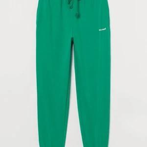 Gröna mjukisbyxor  - Säljer dessa sköna mjuksbyxor då jag inte längre använder dom. Bra skick då jag använt dom 1 gång 