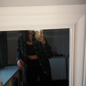 Rutig skjorta - Svart/grå, rutig skjorta köpt på lager 157. Storlek medium, men funkar på small-large. 50kr +frakt