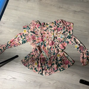 Super söt blus💕 - Aldrig använt, bara legat i garderoben . Helt ny! 