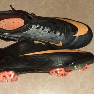 Nike Mercurial fotboll skor  - Nike Mercurial använd bara några gånger, de är originala 