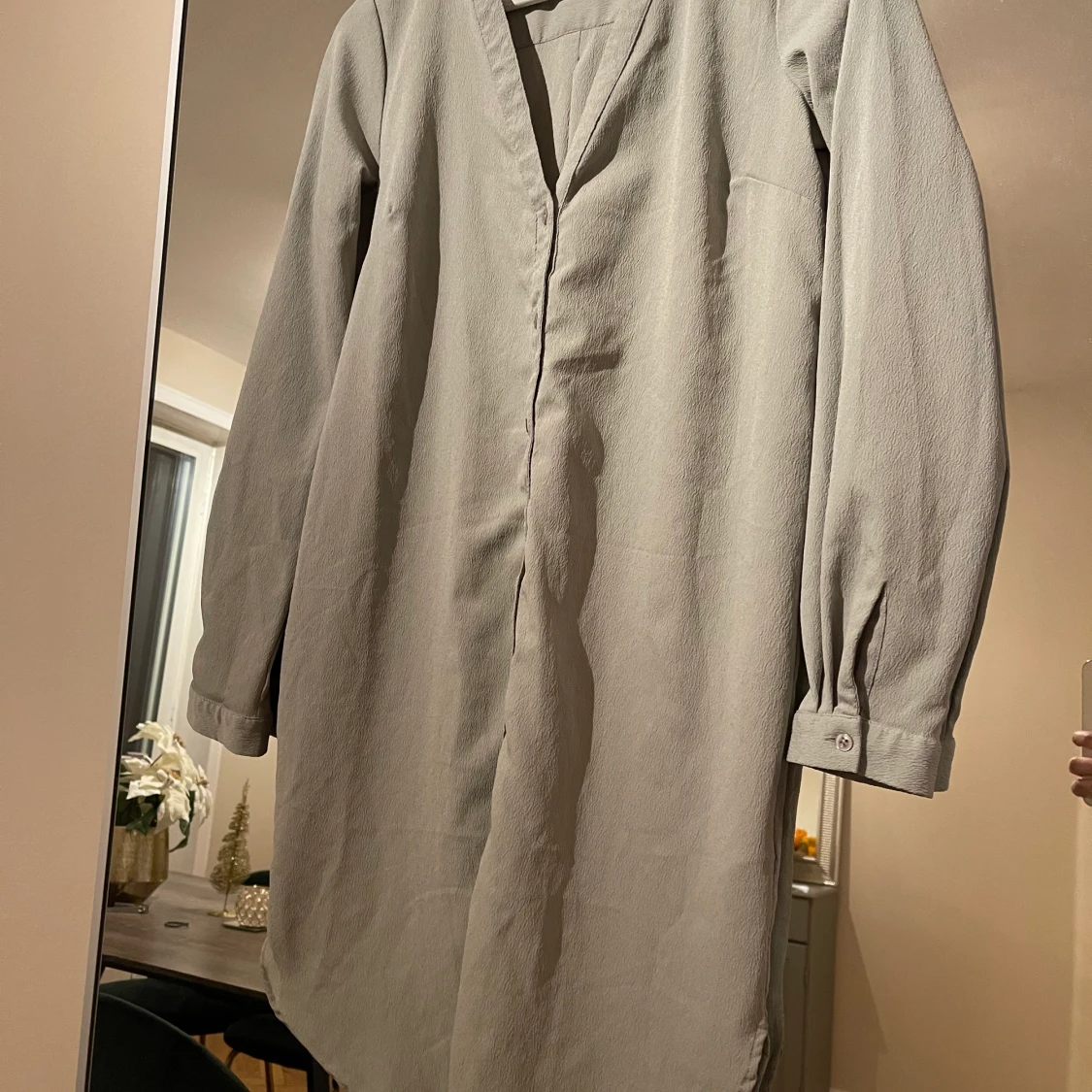 Grön längre blus/skjorta  - 90