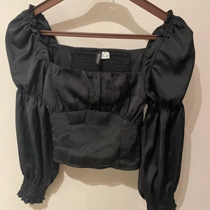 Silkes topp - Säljes pga för liten för mig💗